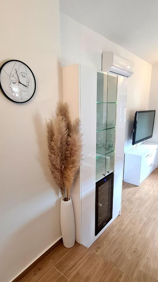 Family Oasis Apartment Zukve Vrsi Exterior foto
